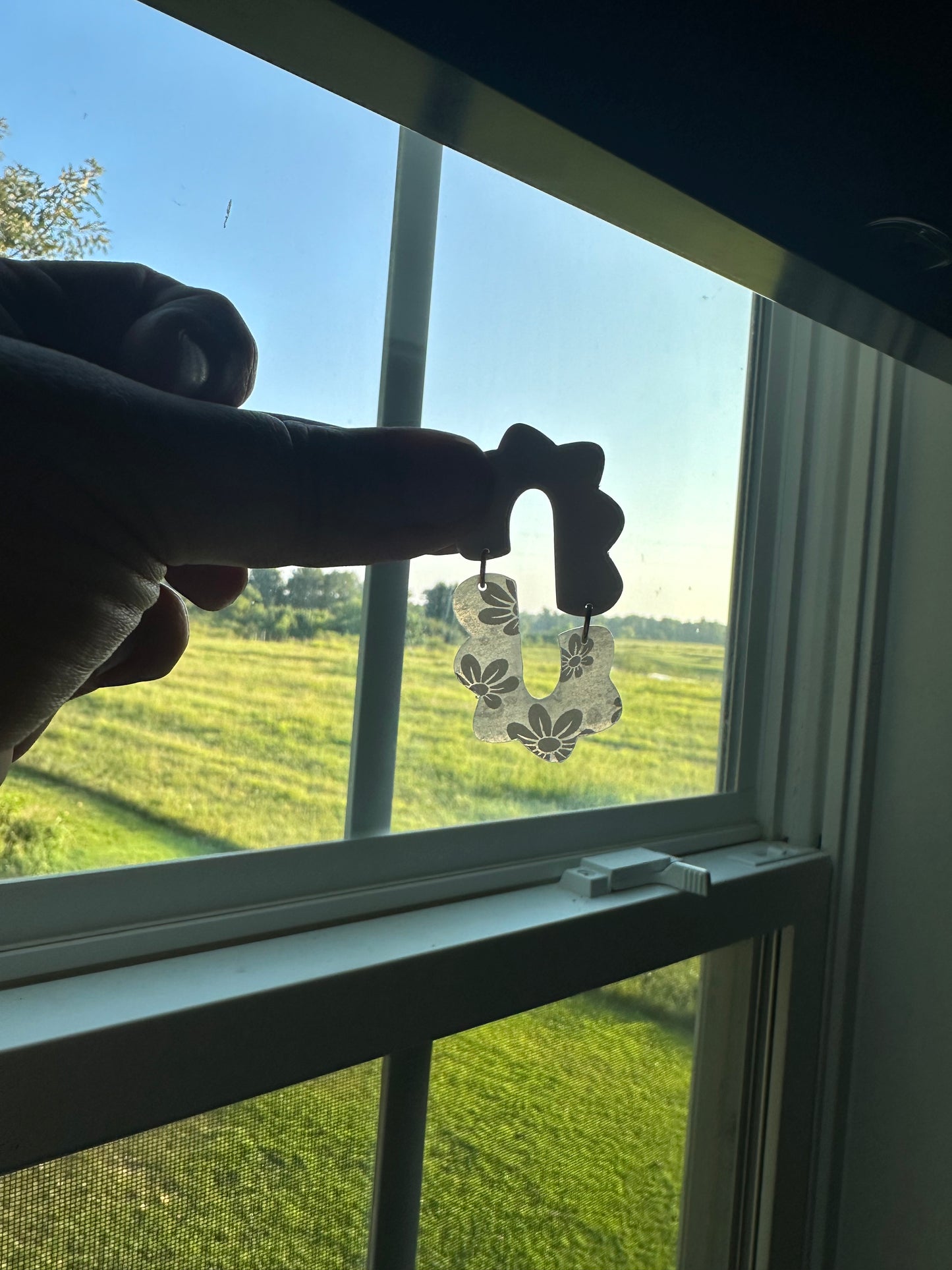 Translucent White Daisy Links